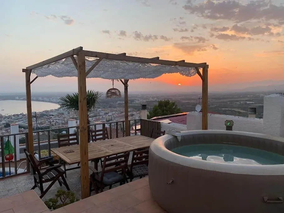 Villa Margarita - Amazing Views! Roses